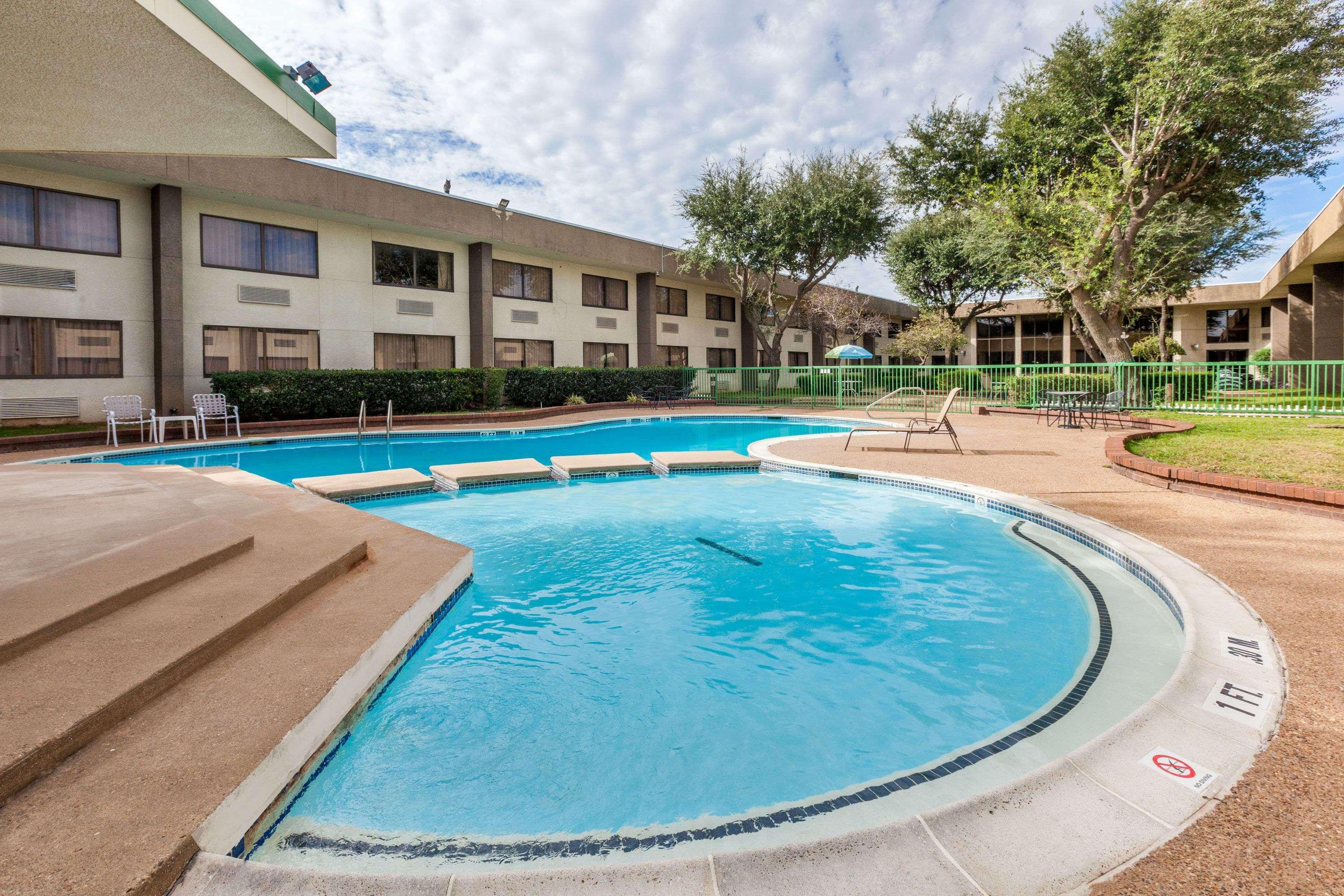Days Inn By Wyndham שרמן מראה חיצוני תמונה
