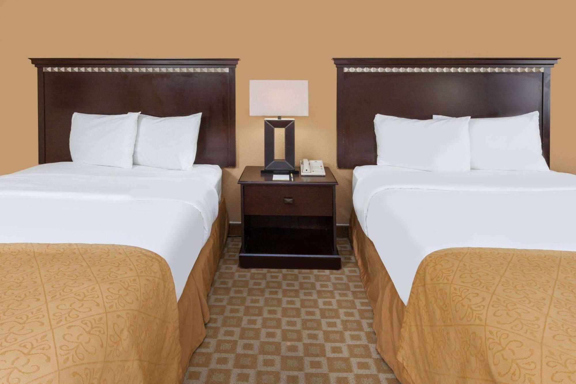 Days Inn By Wyndham שרמן מראה חיצוני תמונה